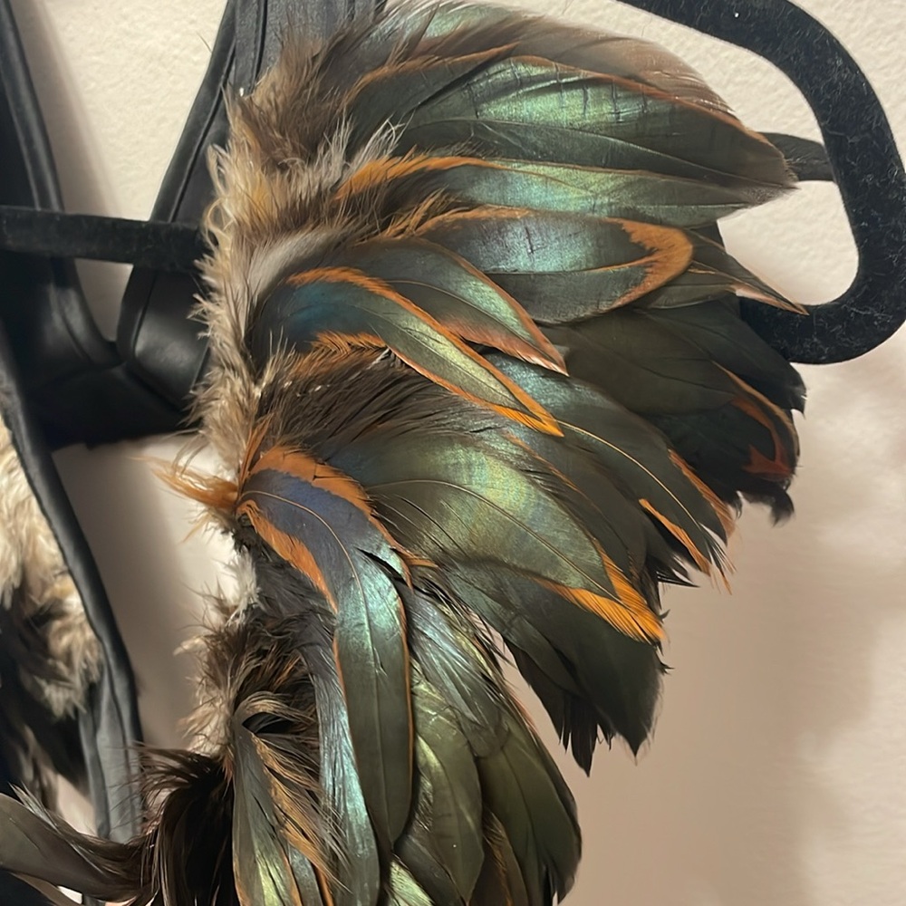 Feather shoulder harness